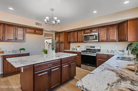 Kitchen - 60870 E Rock Ledge Loop, Saddlebrooke, AZ 85739 photo 3 of 4