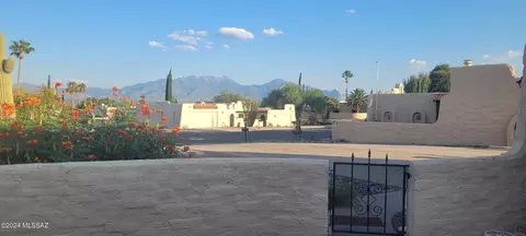 1196 W Crculo Del Norte, Green Valley, AZ 85614
