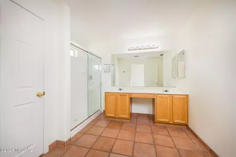 Bath - 9655 E Belasco Loop, Tucson, AZ 85748 photo 1 of 2