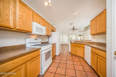 Kitchen - 9655 E Belasco Loop, Tucson, AZ 85748 photo 2 of 2