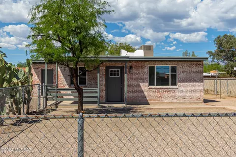 2925 E 21st St, Tucson, AZ 85716