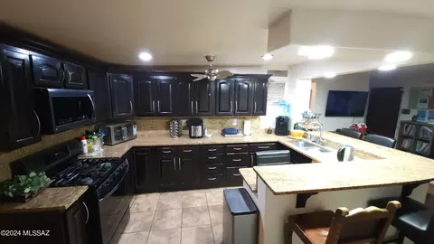 3663 E March Pl, Tucson, AZ 85713 photo 2