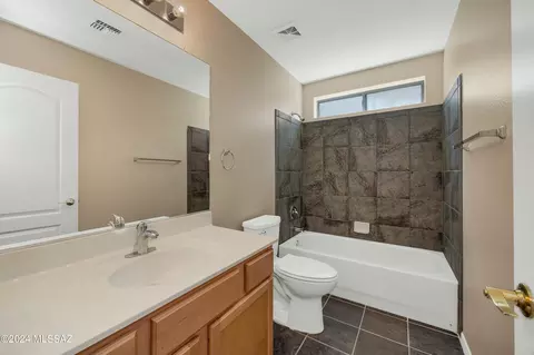 Bath - 37658 S Hill Side Dr, Saddlebrooke, AZ 85739 photo 2 of 2