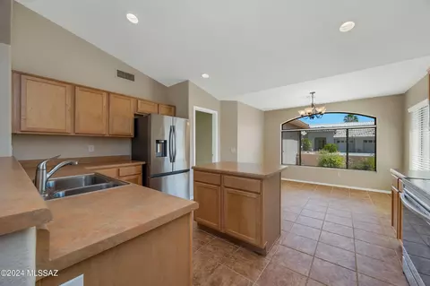 Kitchen - 37658 S Hill Side Dr, Saddlebrooke, AZ 85739 photo 1 of 3
