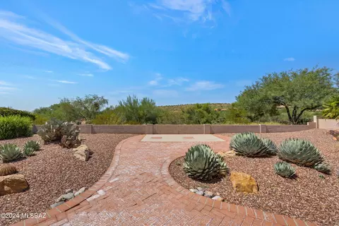 Exterior - 37658 S Hill Side Dr, Saddlebrooke, AZ 85739 photo 4 of 9