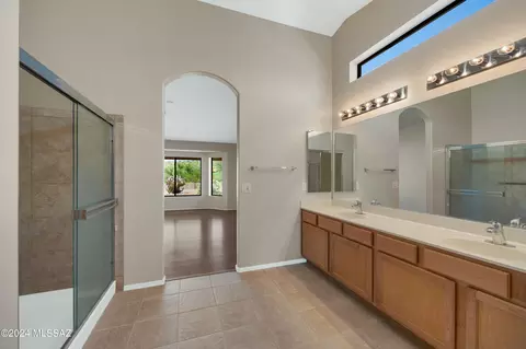 Bath - 37658 S Hill Side Dr, Saddlebrooke, AZ 85739 photo 1 of 2