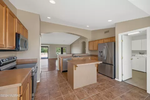 Kitchen - 37658 S Hill Side Dr, Saddlebrooke, AZ 85739 photo 3 of 3