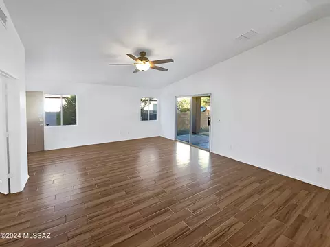 Living - 8395 E Bowline Rd, Tucson, AZ 85710 photo 2 of 4
