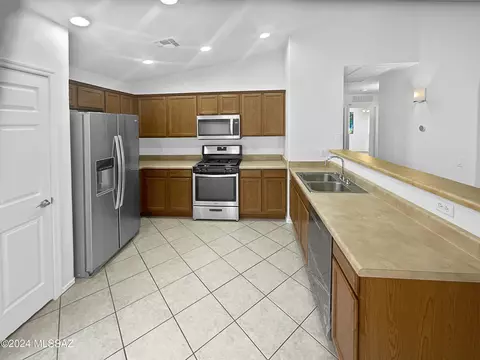 Kitchen - 8395 E Bowline Rd, Tucson, AZ 85710 photo 1 of 3