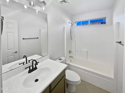 Bath - 8395 E Bowline Rd, Tucson, AZ 85710 photo 1 of 2
