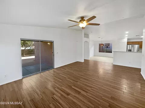 Living - 8395 E Bowline Rd, Tucson, AZ 85710 photo 3 of 4