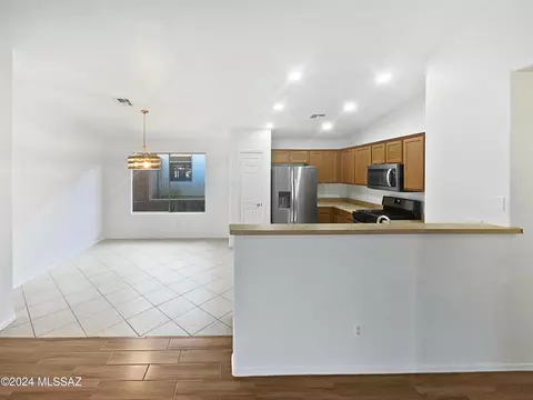 Kitchen - 8395 E Bowline Rd, Tucson, AZ 85710 photo 2 of 3