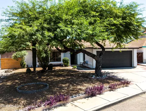 226 N Jacs Pl, Tucson, AZ 85748