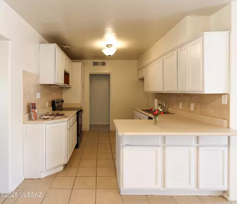 5713 E 2nd St, Tucson, AZ 85711 photo 8