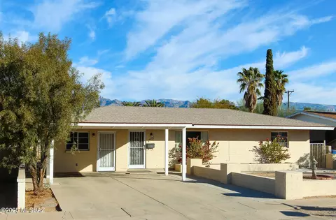 5713 E 2nd St, Tucson, AZ 85711