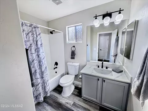 Bath - 7744 S Lions Spring Way, Tucson, AZ 85747 photo 4 of 4