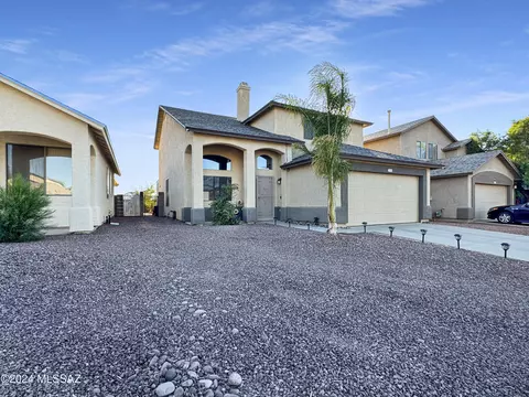 Exterior - 7744 S Lions Spring Way, Tucson, AZ 85747 photo 6 of 10