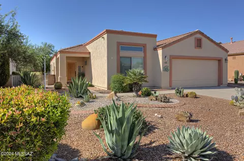 593 W Mickelson Ln, Green Valley, AZ 85614