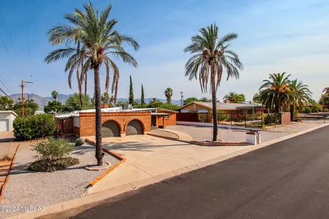 5701 E Holmes St, Tucson, AZ 85711