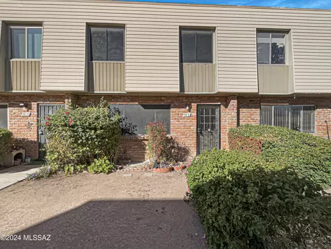 1031 N Bedford Dr, Tucson, AZ 85710