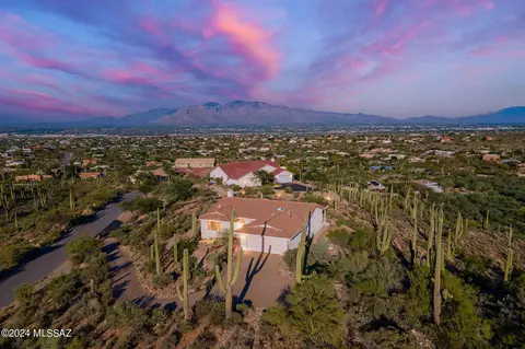 5601 W Placita Acantilada, Tucson, AZ 85745