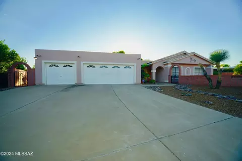 915 N Placita Martina, Green Valley, AZ 85614