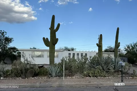 1740 N Horseshoe Trl, Tucson, AZ 85745