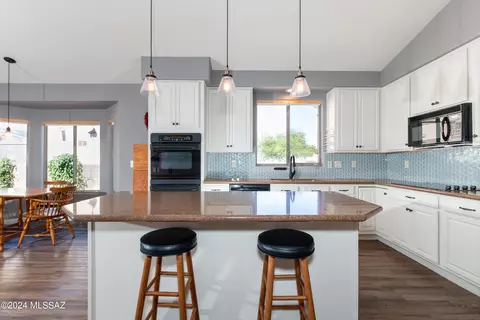 Kitchen - 13802 E Red Hawk Sky Trl, Vail, AZ 85641 photo 1 of 5