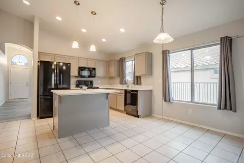 10931 S Piety Hill Dr, Vail, AZ 85641