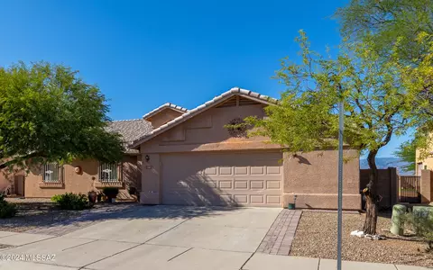 10675 E Bridgeport St, Tucson, AZ 85747 photo 4