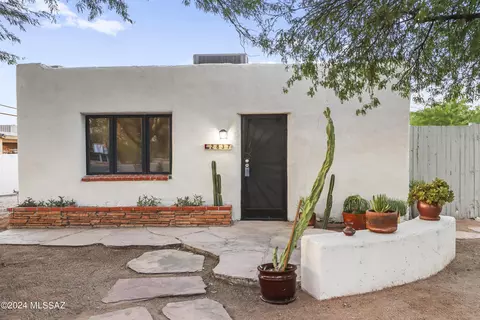 2837 Edison St, Tucson, AZ 85716
