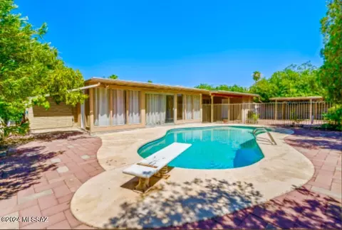 9166 E Visco Pl, Tucson, AZ 85710