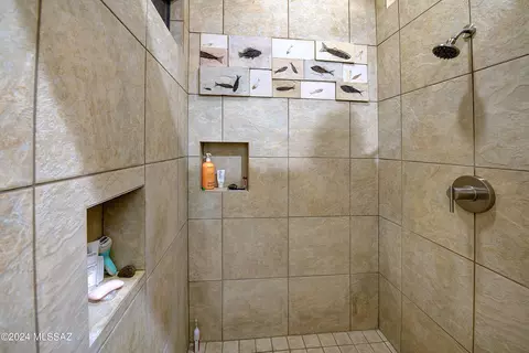 Bath - 6440 S Upper Valley Rd, Vail, AZ 85641 photo 2 of 5