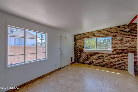 2963 E 24th St, Tucson, AZ 85713 photo 4