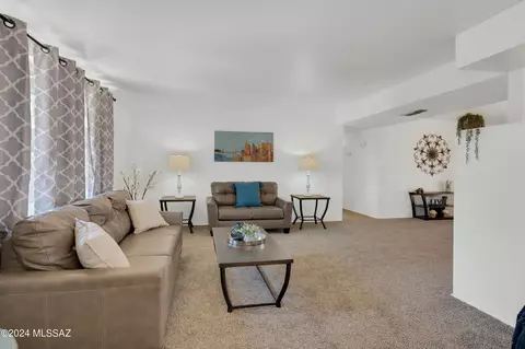 7557 E 35th St, Tucson, AZ 85710 photo 4