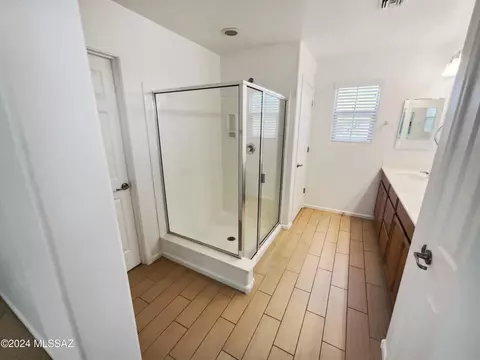 Bath - 11307 E Squash Blossom Loop, Tucson, AZ 85747 photo 2 of 4