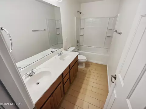 Bath - 11307 E Squash Blossom Loop, Tucson, AZ 85747 photo 4 of 4