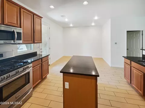 Kitchen - 11307 E Squash Blossom Loop, Tucson, AZ 85747 photo 2 of 2