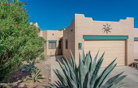 313 N Royal Bell Dr, Green Valley, AZ 85614