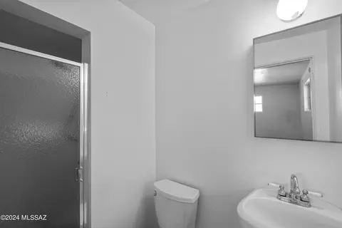 Bath - 6337 E Baylor Dr, Tucson, AZ 85710 photo 2 of 2