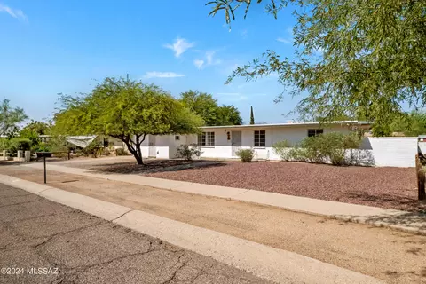 Exterior - 6337 E Baylor Dr, Tucson, AZ 85710 photo 2 of 10