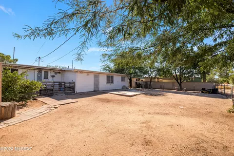 Exterior - 6337 E Baylor Dr, Tucson, AZ 85710 photo 8 of 10