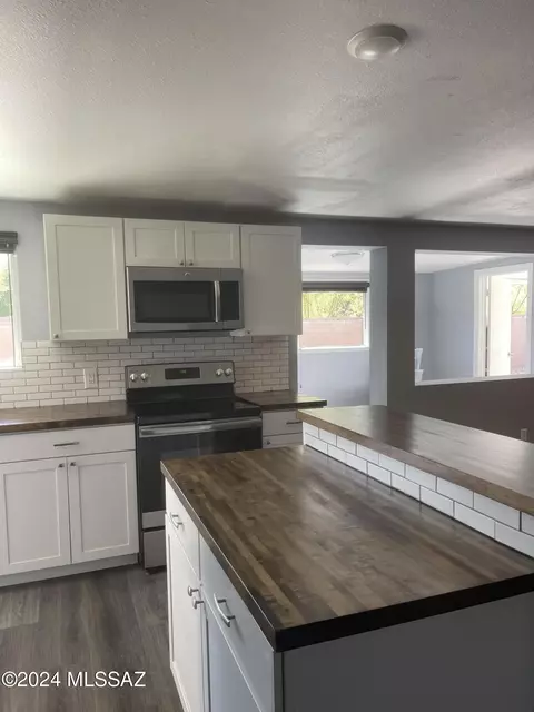 Kitchen - 7316 E 35th St, Tucson, AZ 85710 photo 2 of 4