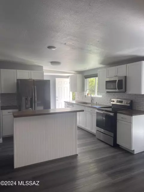 Kitchen - 7316 E 35th St, Tucson, AZ 85710 photo 1 of 4