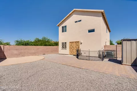 Exterior - 888 E Robert Hansen Dr, Tucson, AZ 85706 photo 7 of 9