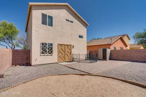 Exterior - 888 E Robert Hansen Dr, Tucson, AZ 85706 photo 6 of 9