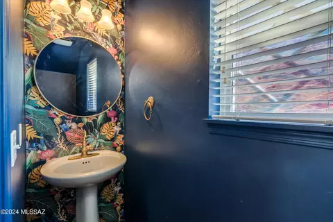 Bath - 888 E Robert Hansen Dr, Tucson, AZ 85706 photo 1 of 3