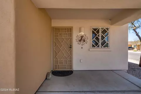 Exterior - 888 E Robert Hansen Dr, Tucson, AZ 85706 photo 4 of 9