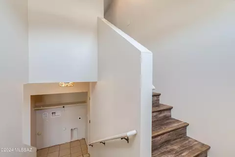 Entry Way - 888 E Robert Hansen Dr, Tucson, AZ 85706 photo 4 of 5