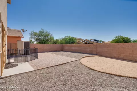 Exterior - 888 E Robert Hansen Dr, Tucson, AZ 85706 photo 5 of 9